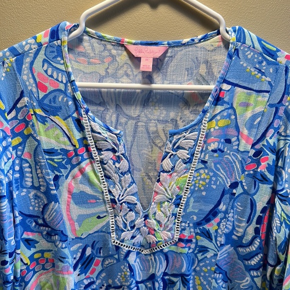 Lilly Pulitzer blouse! Fun and whimsical! $40! Size M! - Picture 2 of 5